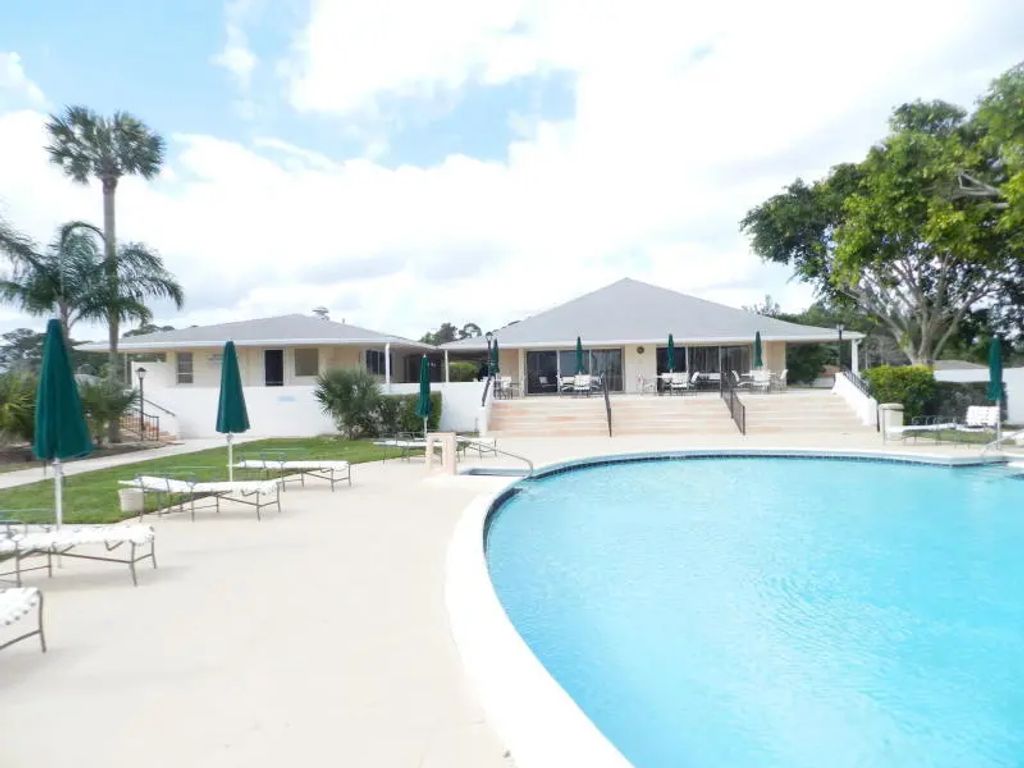 4 Greenway Village  N #107, Royal Palm Beach