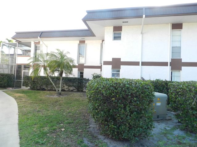 2 of 21 - 4 Greenway Village  N #107, Royal Palm Beach, FL