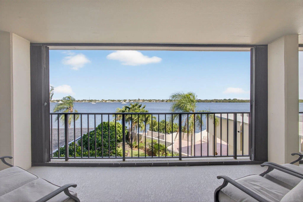 130 Lakeshore Drive #323, North Palm Beach