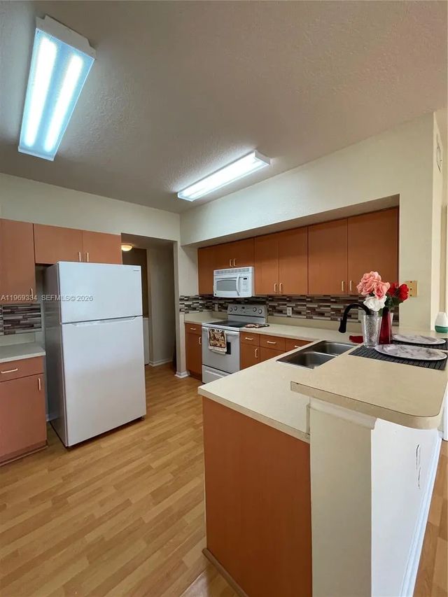 4 of 24 - 2305 Belmont Lane #2305, North Lauderdale, FL