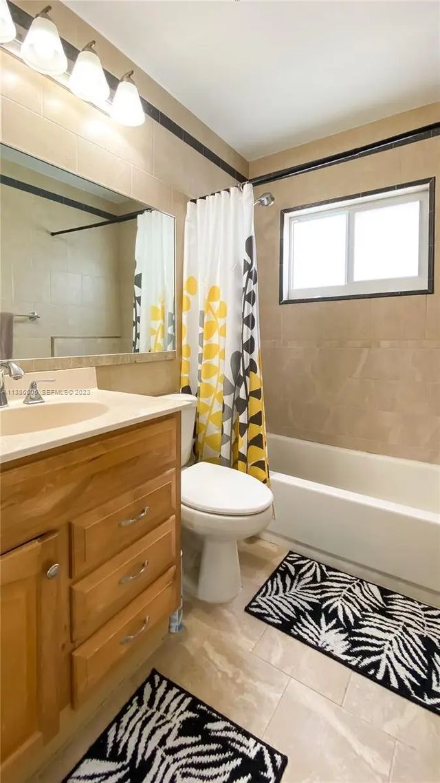 4 of 8 - 7106 Nw 73rd Avenue, Tamarac, FL