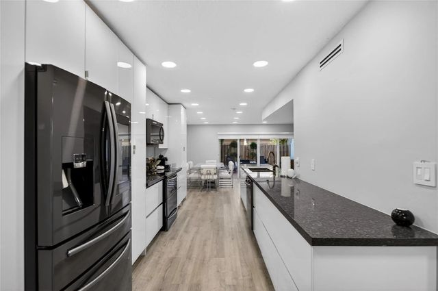 3 of 22 - 3331 Farragut Street #8d, Hollywood, FL