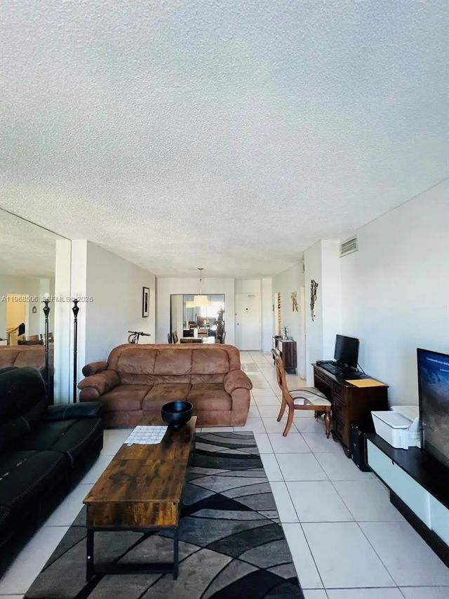 4 of 6 - 500 Bayview Drive #1417, Sunny Isles Beach, FL