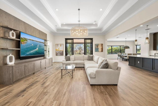 Photo of Listing #R11165518