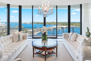 Photo of Listing #R11165519