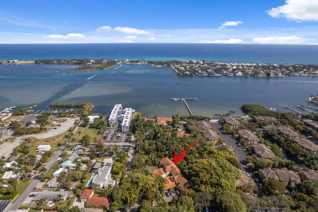 16 Via Lago, Boynton Beach