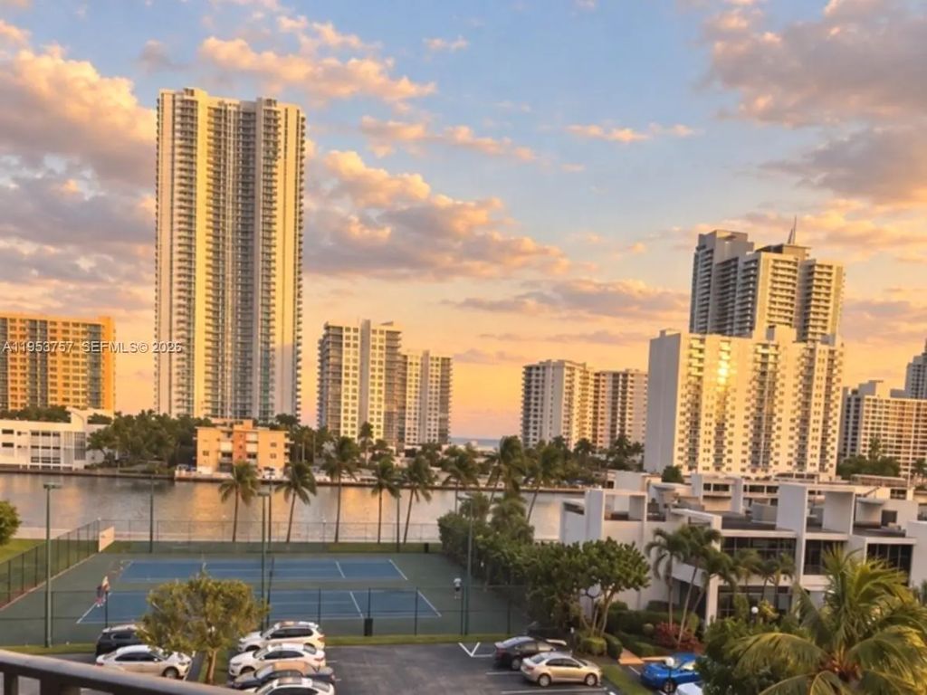 1000 Parkview Drive #528, Hallandale Beach