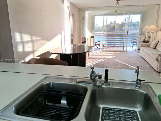 4 of 74 - 10456 Nw 24th Place #206, Sunrise, FL