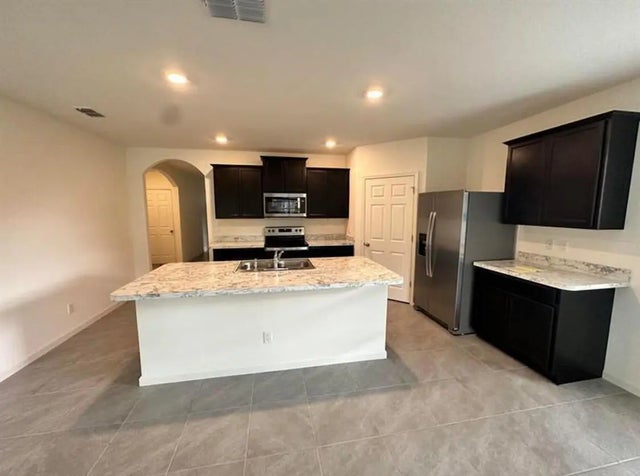 Photo of Listing #R11165584