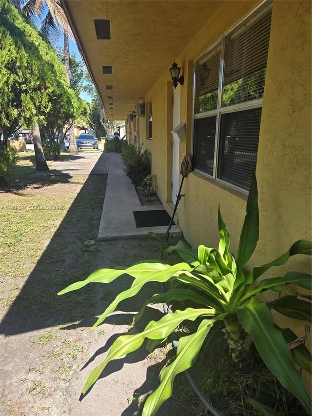 4 of 15 - 208 Sw 1st Court, Pompano Beach, FL
