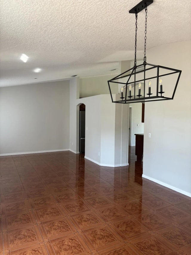 Photo of Listing #R11165662