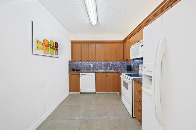 5 of 35 - 2500 Parkview Drive #615, Hallandale Beach, FL
