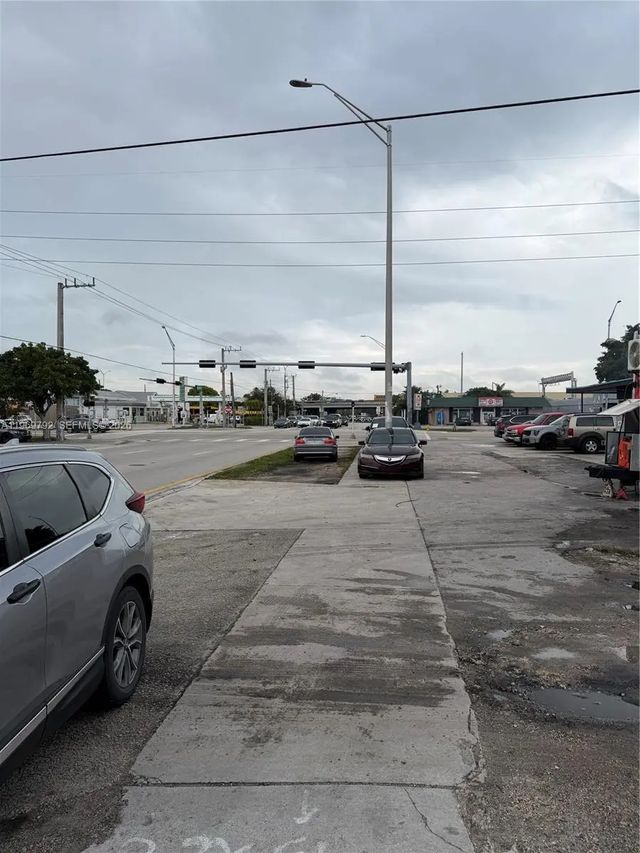 752 Opa Locka Boulevard, Miami