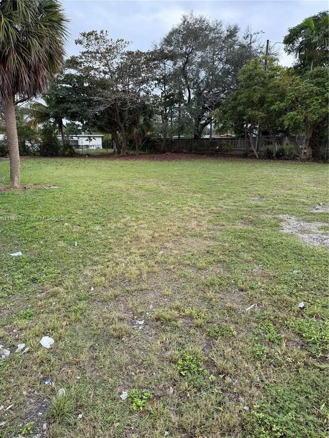 3 of 5 - 752 Opa Locka Boulevard, Miami, FL