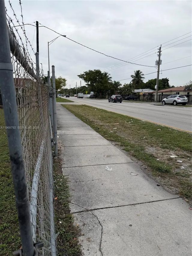 4 of 5 - 752 Opa Locka Boulevard, Miami, FL