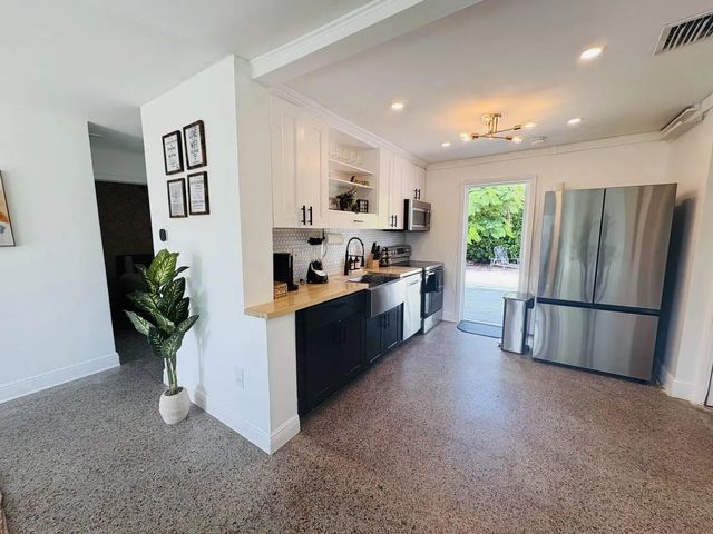 2711 Ne 11th Terrace, Pompano Beach