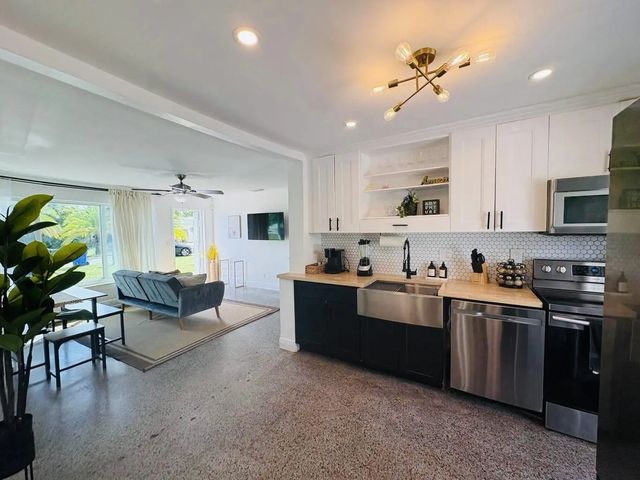 2 of 20 - 2711 Ne 11th Terrace, Pompano Beach, FL