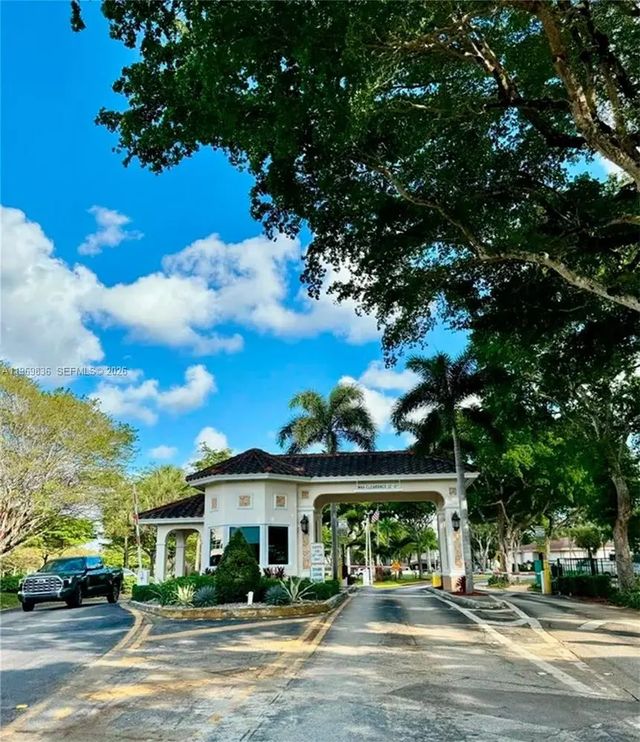 900 Saint Charles Place #316, Pembroke Pines