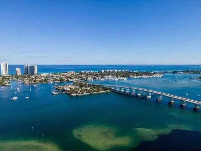 5 of 23 - 2650 Lake Shore Drive #1004, Riviera Beach, FL