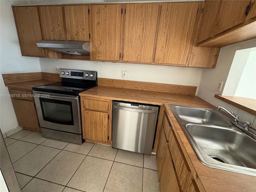 1024 Twin Lakes Drive #21-f, Coral Springs