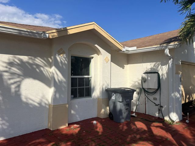3 of 4 - 5973 Azalea Circle, West Palm Beach, FL