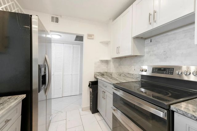3800 N Hills Drive #402, Hollywood