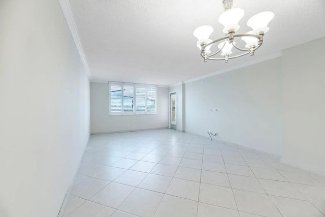 4 of 17 - 3800 N Hills Drive #402, Hollywood, FL