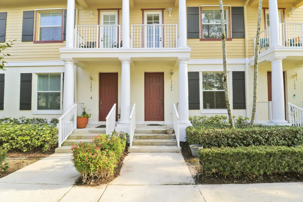 1586 Frederick Small Road, Jupiter