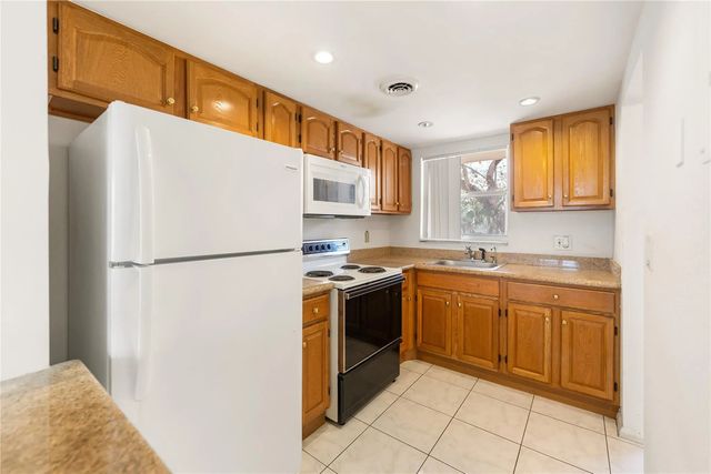 5 of 19 - 8081 N Sunrise Lakes Drive #203, Sunrise, FL