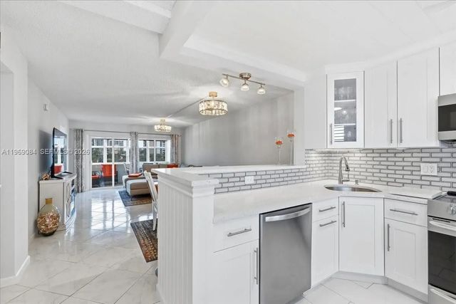 4 of 32 - 3201 Ne 8th Street #405, Pompano Beach, FL