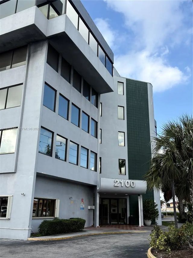 2100 W 76th Street #206, Hialeah