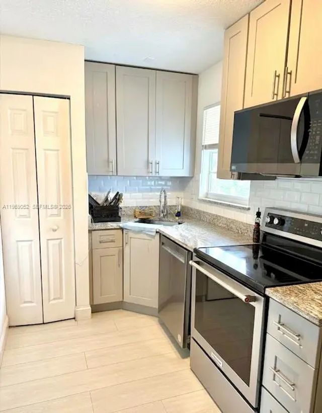 4 of 16 - 1450 Sw Cellini Avenue, Port St. Lucie, FL