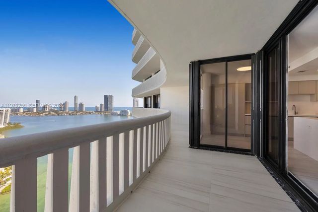 3 of 38 - 3000 Island Boulevard #2504, Aventura, FL