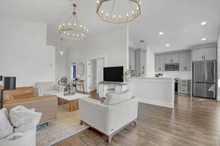 Photo of Listing #R11165931