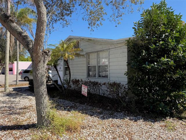 2 of 13 - 1925 20th Street, Vero Beach, FL