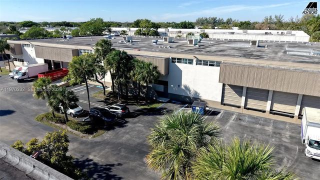 3 of 12 - 5800 E Miami Lakes Drive E, Miami Lakes, FL