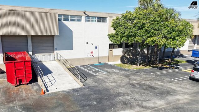 4 of 12 - 5800 E Miami Lakes Drive E, Miami Lakes, FL