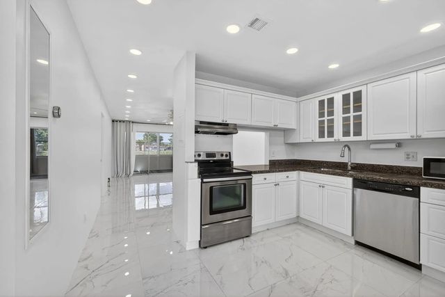 3 of 41 - 105 Lake Irene Drive, West Palm Beach, FL