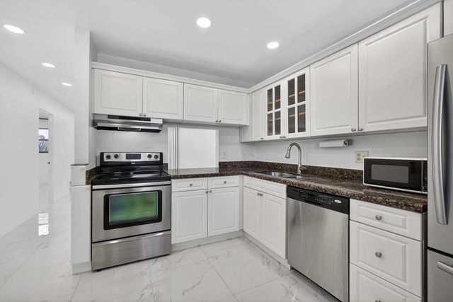 5 of 41 - 105 Lake Irene Drive, West Palm Beach, FL