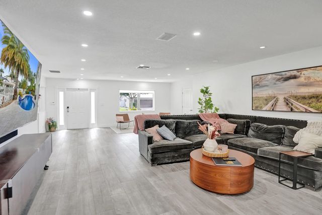 5 of 34 - 4011 Ne 26th Avenue, Lighthouse Point, FL