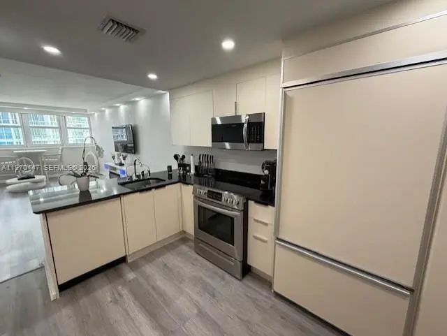 5 of 9 - 10275 Collins Avenue #ph 1505, Bal Harbour, FL