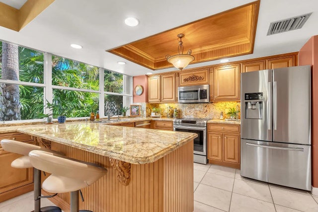 Photo of Listing #R11166008