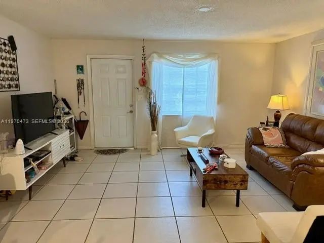 3 of 30 - 2200 Monroe Street #6, Hollywood, FL