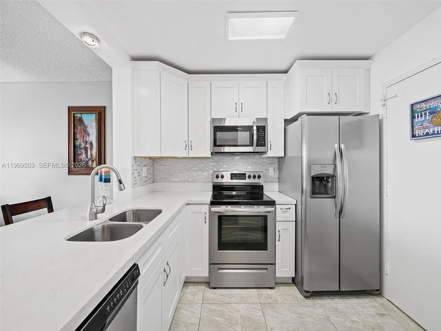 4 of 26 - 401 Ne 14th Avenue #808, Hallandale Beach, FL