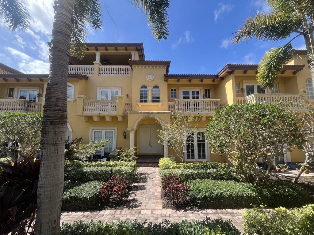 270 Ne 69th Circle, Boca Raton