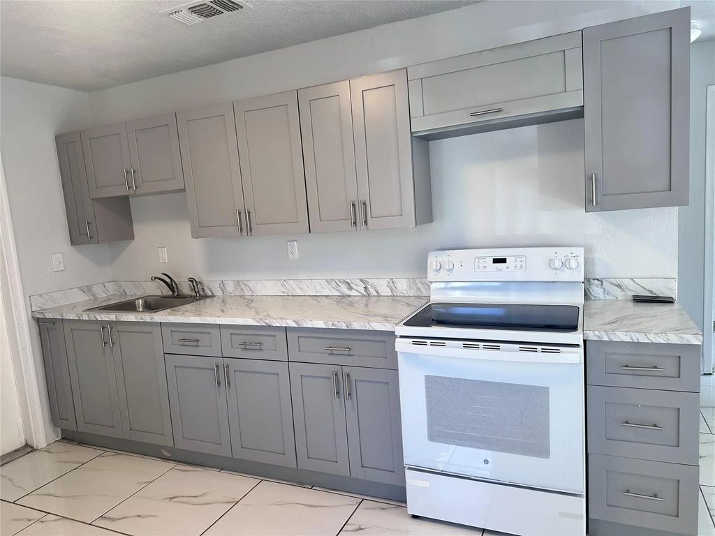 410 Nw 33rd Street, Miami