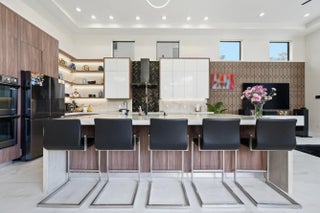 Photo of Listing #R11166108