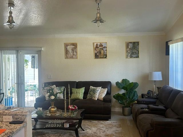 3 of 19 - 1281 Sw 85th Avenue, Pembroke Pines, FL