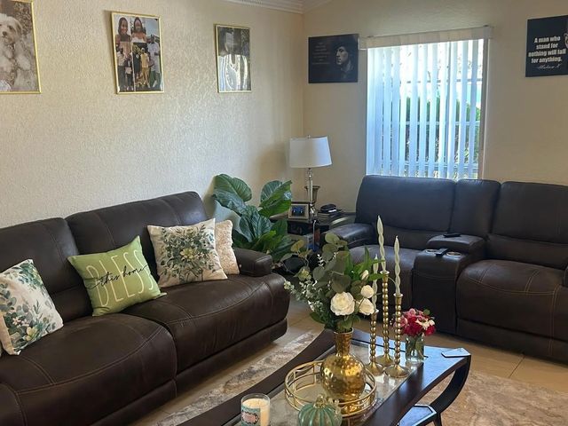 5 of 19 - 1281 Sw 85th Avenue, Pembroke Pines, FL