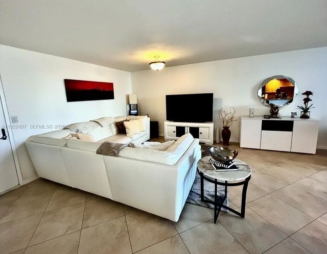 3 of 23 - 2401 Collins Avenue #509, Miami Beach, FL
